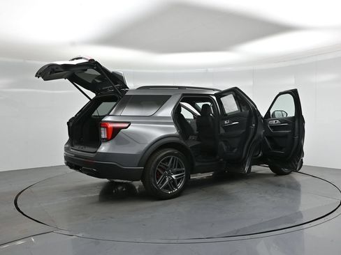 New 2026 Ford Explorer ST-Line w/ ST-Line Street Pack RWD image 5