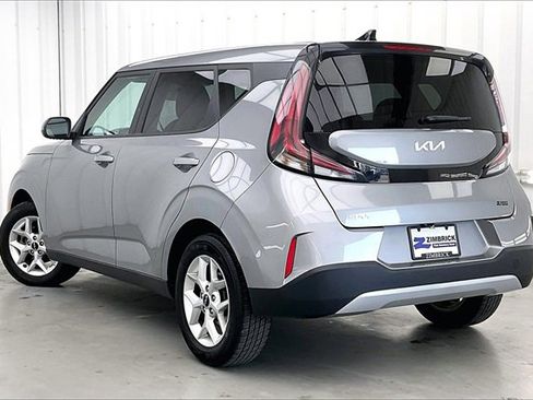Used 2023 Kia Soul LX w/ LX Technology Package image 11