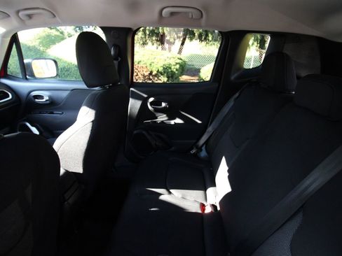 Used 2021 Jeep Renegade Sport image 25