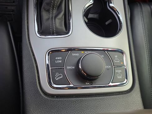 Used 2020 Jeep Grand Cherokee Overland image 35