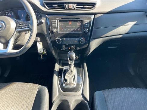 Used 2018 Nissan Rogue S image 18