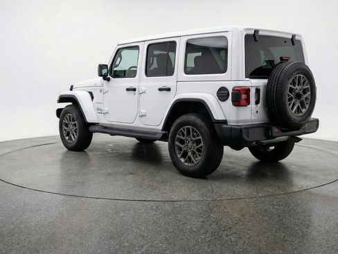 Used 2025 Jeep Wrangler Sahara AWD/4WD image 6