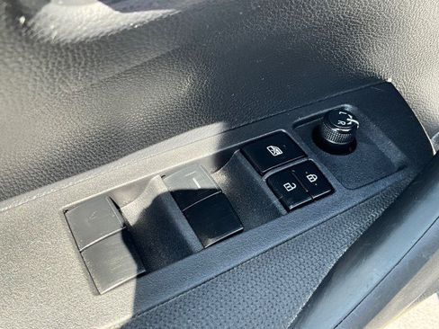 Used 2021 Toyota Corolla LE FWD image 20