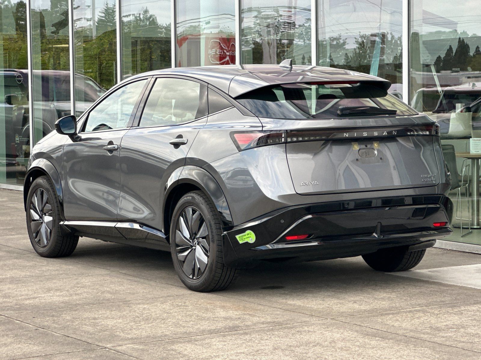 Used 2023 Nissan Ariya AWD image 5