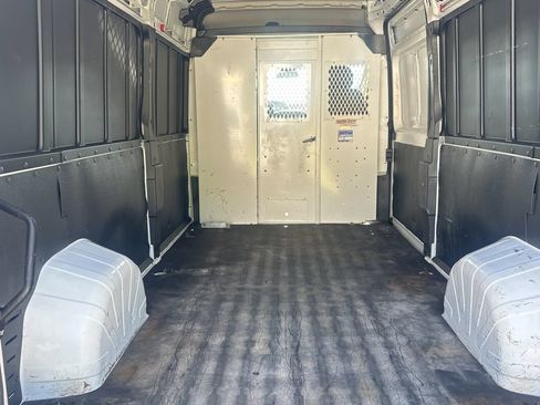 Used 2021 RAM ProMaster 2500 w/ Convenience Group FWD image 17