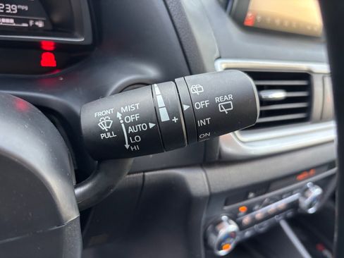 Used 2018 MAZDA MAZDA3 Touring image 21