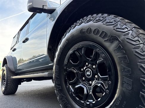 Used 2022 Ford Bronco Wildtrak image 9