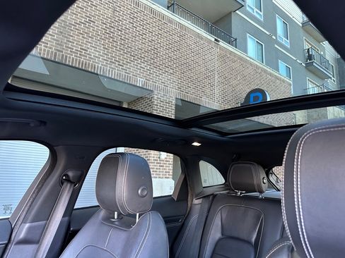 Used 2017 Jaguar F-PACE R-Sport AWD/4WD image 13
