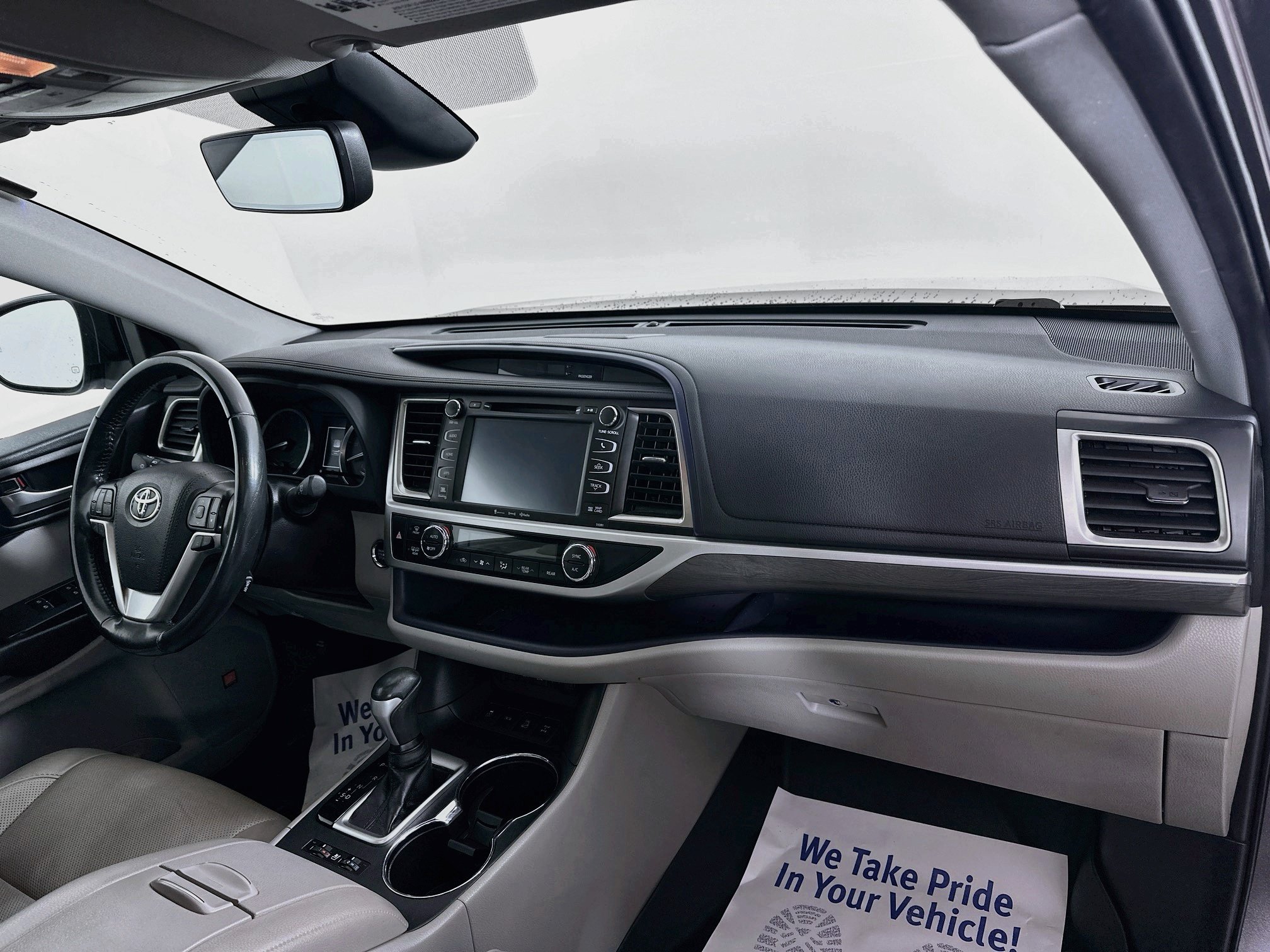 Used 2019 Toyota Highlander Limited w/ Carpet Mat Package (TMS) AWD/4WD image 32