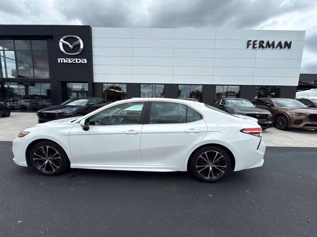 Used 2018 Toyota Camry SE w/ Convenience Package FWD image 8