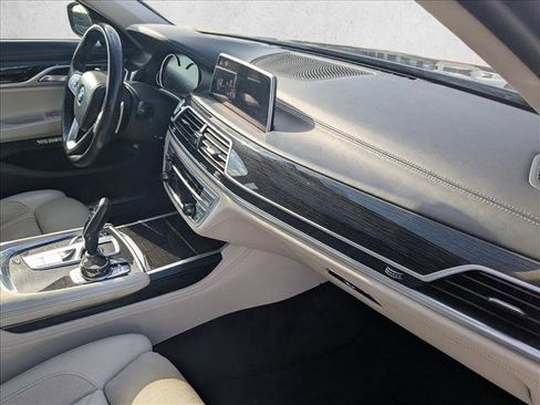 Used 2017 BMW 750i xDrive AWD/4WD image 21