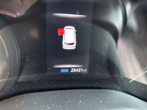 Used 2024 Toyota Sienna LE image 9