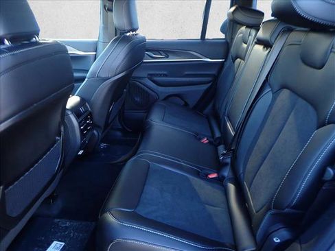 New 2026 Jeep Grand Cherokee Altitude image 10