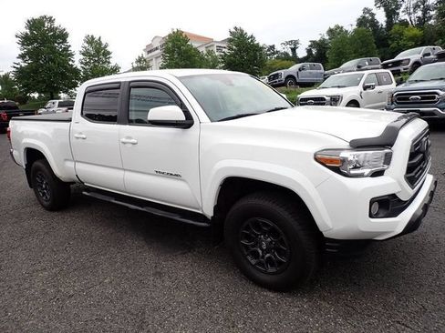 Used 2018 Toyota Tacoma SR5 AWD/4WD image 8