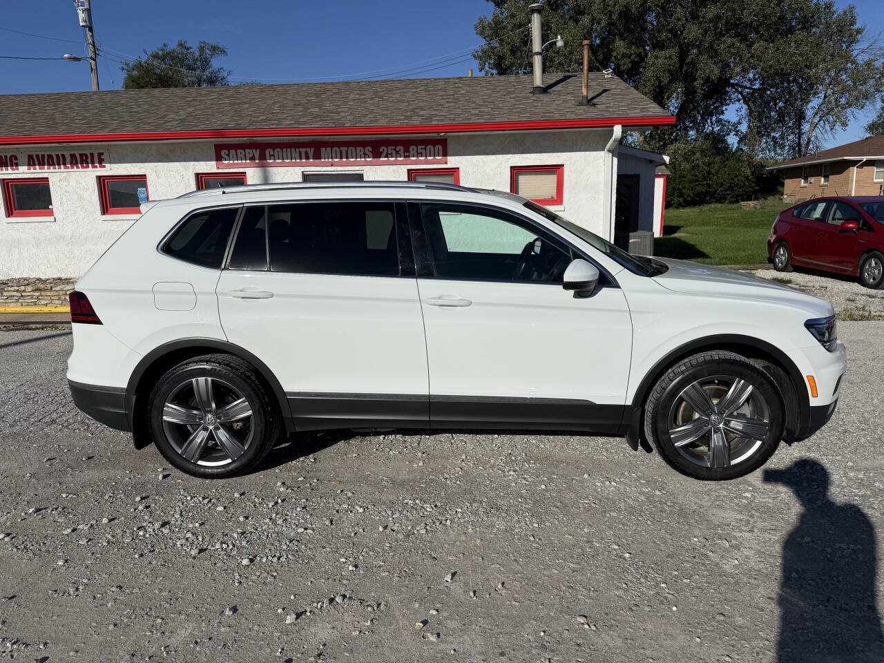 Used 2019 Volkswagen Tiguan SEL Premium AWD/4WD image 2