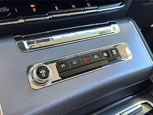 New 2025 Lincoln Aviator AWD image 28