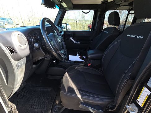 Used 2017 Jeep Wrangler Unlimited Rubicon w/ Max Tow Package image 15