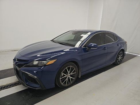 Used 2023 Toyota Camry SE FWD image 2