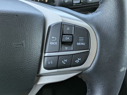 Used 2022 Ford Explorer XLT w/ Equipment Group 202A AWD/4WD image 22