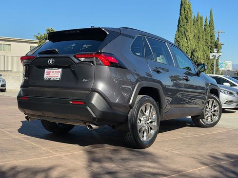 Used 2020 Toyota RAV4 XLE Premium image 13