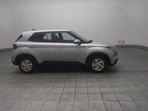 Used 2021 Hyundai Venue SE FWD image 11