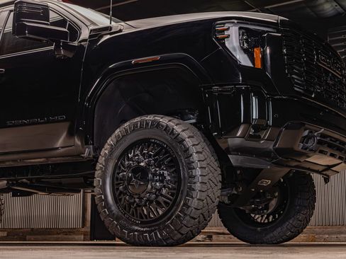 Used 2024 GMC Sierra 3500 Denali w/ Denali Reserve Package image 16