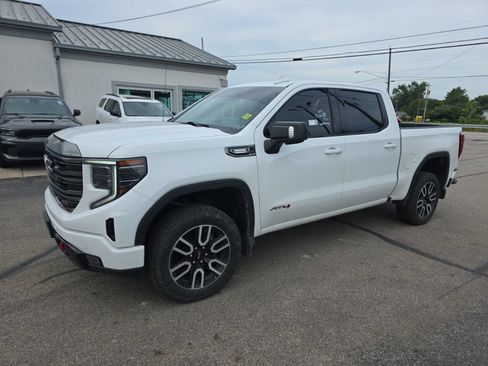Used 2023 GMC Sierra 1500 AT4 w/ Technology Package AWD/4WD image 7