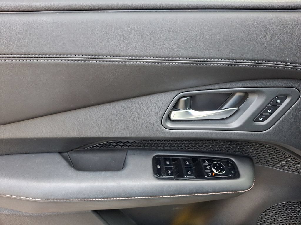 Used 2024 Nissan Ariya FWD image 12