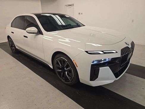 Used 2024 BMW i7 xDrive60 AWD/4WD image 4