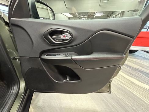 Used 2020 Jeep Cherokee Trailhawk w/ Cold Weather Group image 36