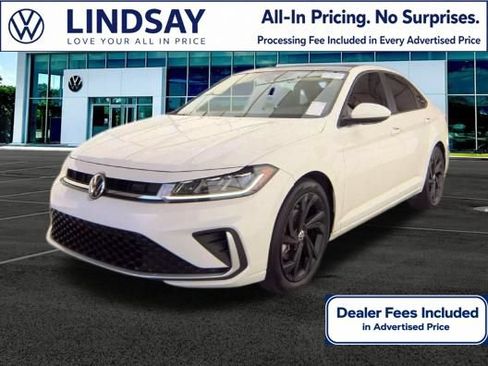 Used 2025 Volkswagen Jetta SE FWD image 1