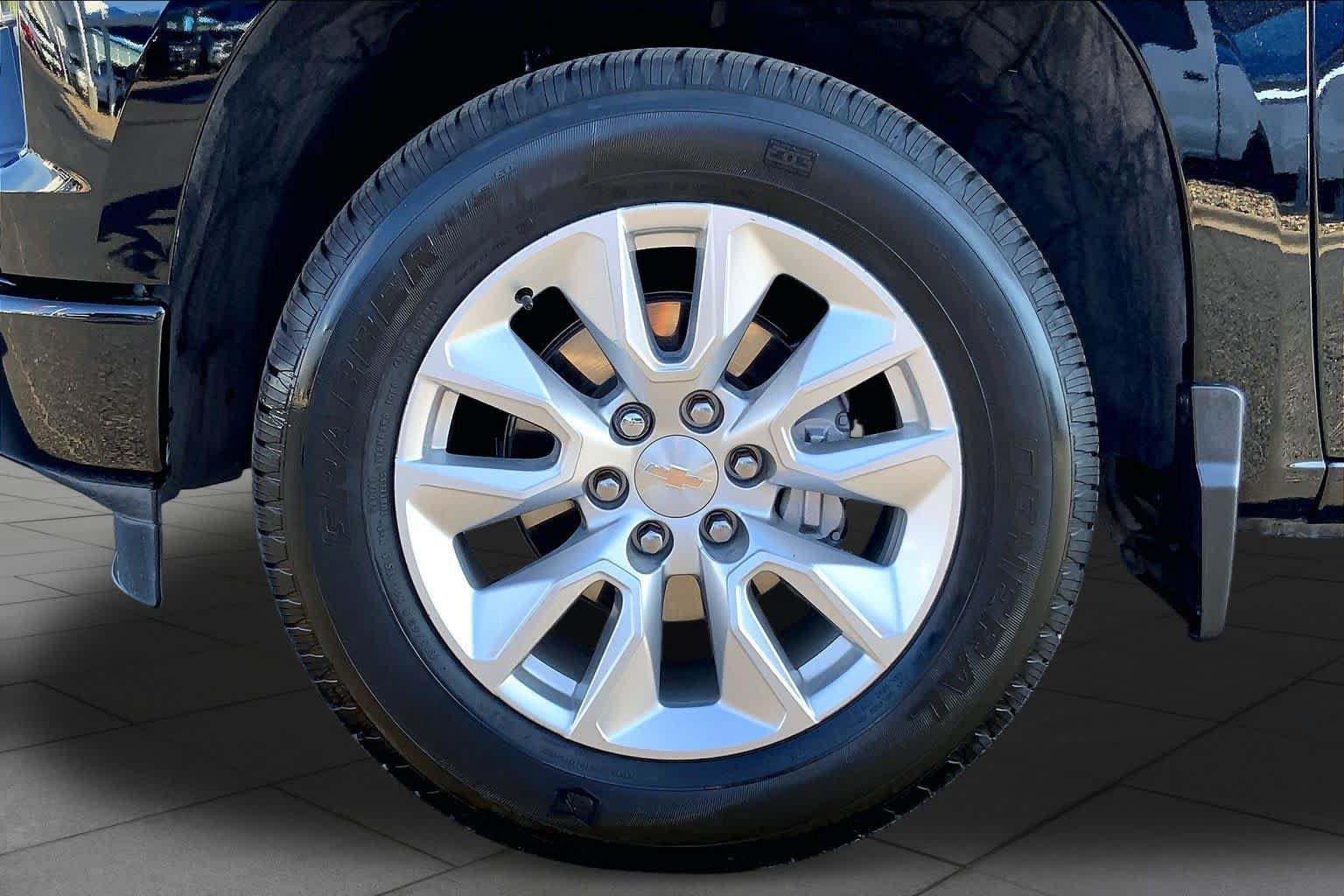 Used 2025 Chevrolet Silverado 1500 Custom RWD image 11