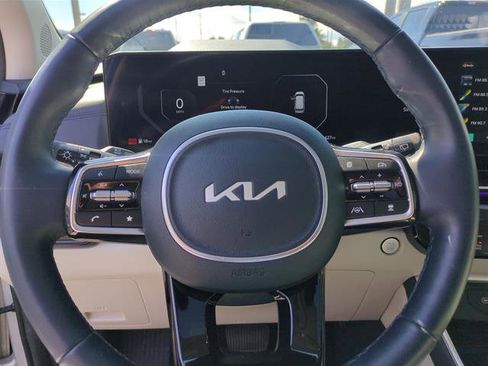 Used 2025 Kia Carnival SX Prestige image 33