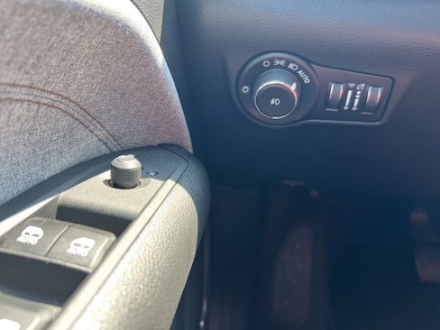 New 2023 Jeep Compass Latitude w/ Sun and Sound Group image 23