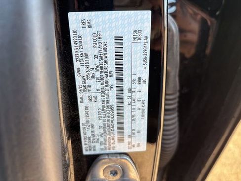 Used 2023 Lincoln Corsair AWD image 23