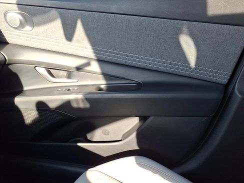 Used 2023 Hyundai Elantra Limited image 26