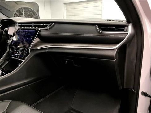 Used 2025 Jeep Grand Cherokee Limited w/ Luxury Tech Group II AWD/4WD image 19