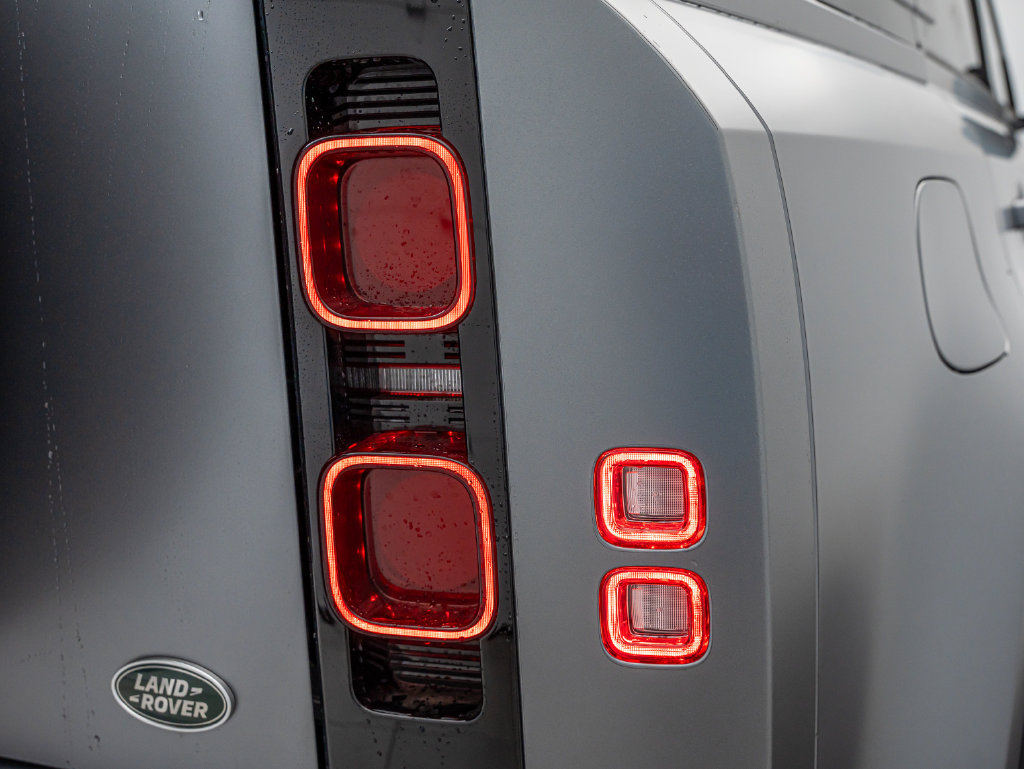 Used 2023 Land Rover Defender 110 S AWD/4WD image 9