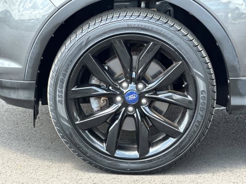 Used 2018 Ford Escape SE w/ SE Sport Appearance Package AWD/4WD image 8