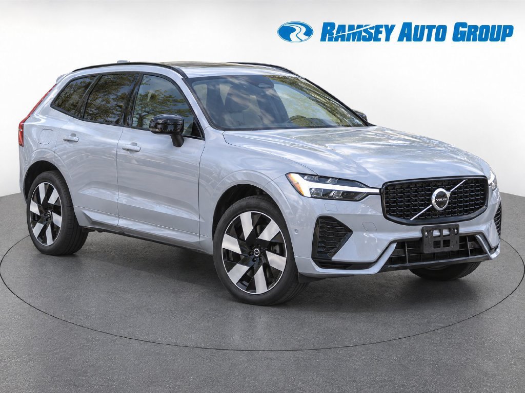 Used 2024 Volvo XC60 T8 Plus w/ Protection Package Premier AWD/4WD image 2