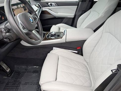 Certified 2026 BMW X5 sDrive40i w/ Executive Package RWD image 17