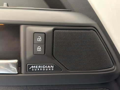New 2026 Land Rover Defender 110 X-Dynamic SE AWD/4WD image 28