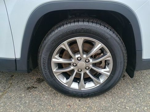 Used 2020 Jeep Cherokee Latitude Plus FWD image 9