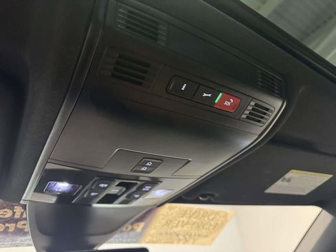 Used 2023 Volkswagen Tiguan SE image 24