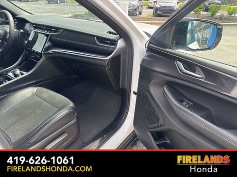 Used 2023 Jeep Grand Cherokee Altitude AWD/4WD image 35