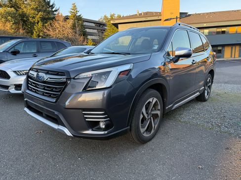 Used 2023 Subaru Forester Touring image 1