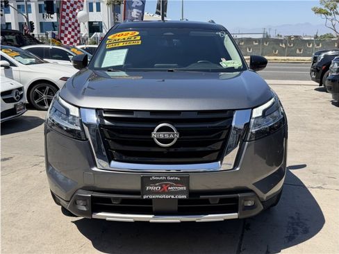 Used 2022 Nissan Pathfinder SL FWD image 2