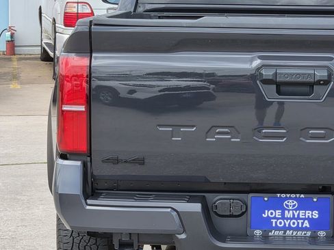 Used 2025 Toyota Tacoma TRD Off-Road AWD/4WD image 10