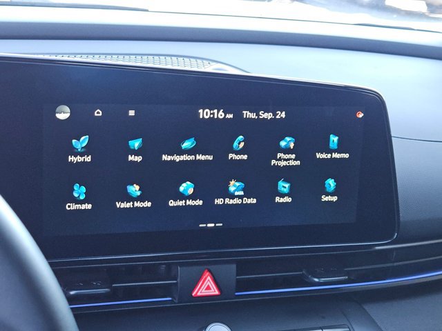 Used 2025 Hyundai Elantra SEL FWD image 14