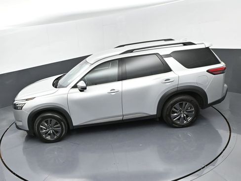 Used 2024 Nissan Pathfinder SV image 39